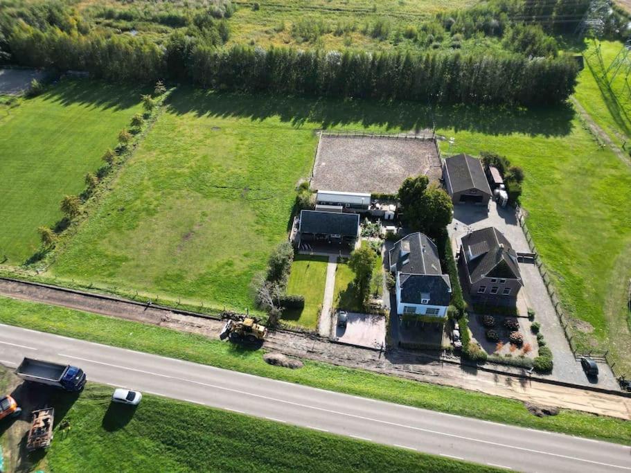 Vila De Os Aan De Dijk Grafhorst Exteriér fotografie